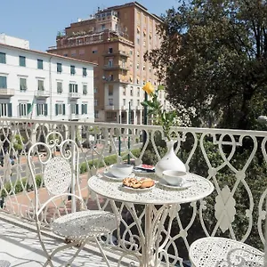 residenza-viani-guest-house.hotelitalianriviera.com/